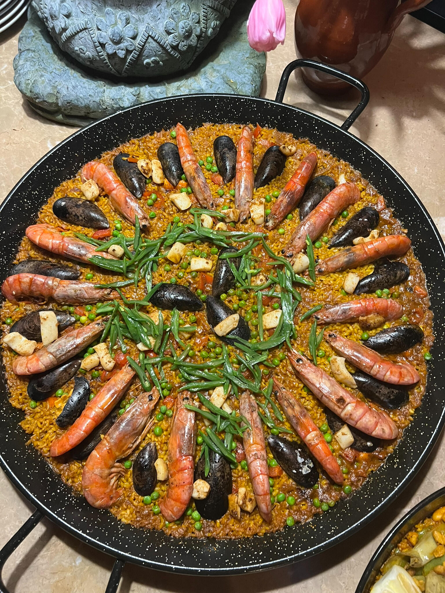 Frisch zubereitete Paella